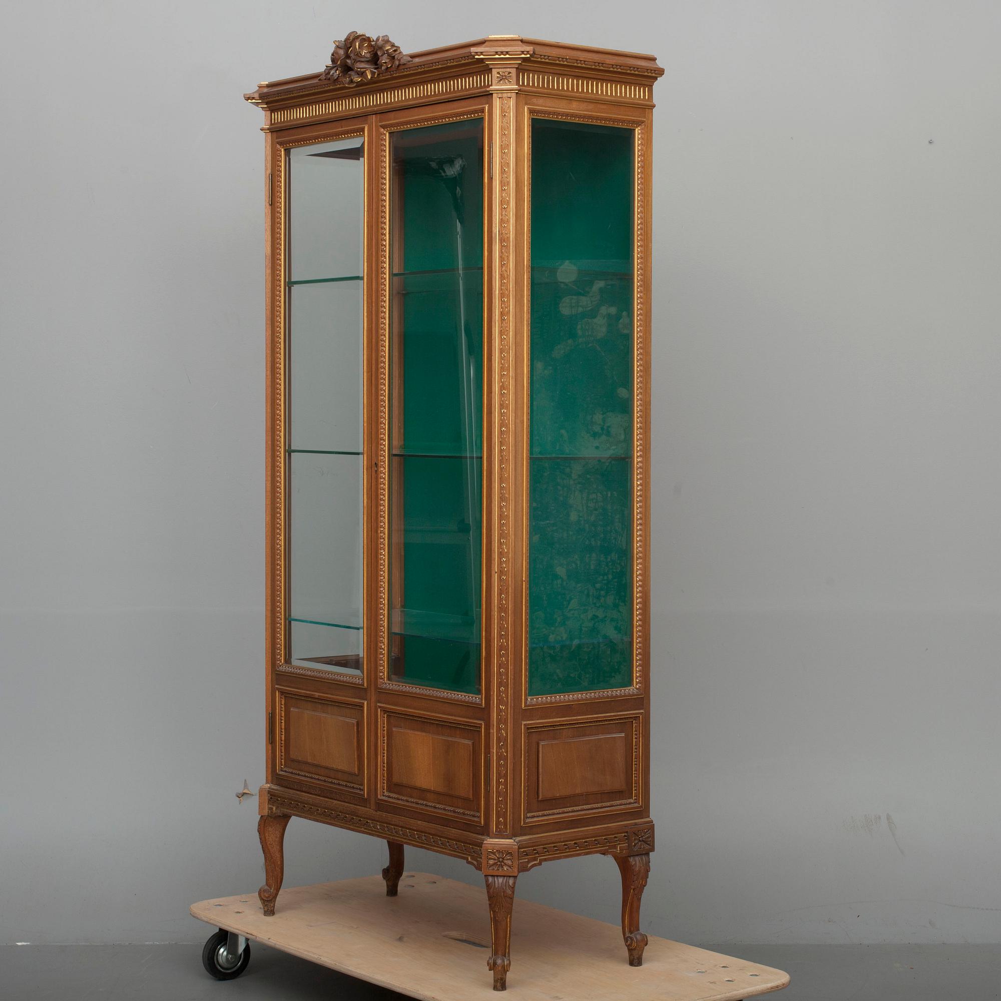 VITRINSKÅP, Louis XVI-stil, Frankrike 1900-talets början.