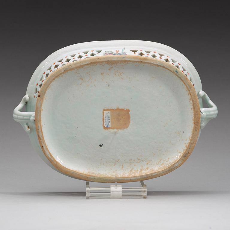 A large famille rose armorial chesnut baseket, Qing dynasty. Qianlong (1736-95).