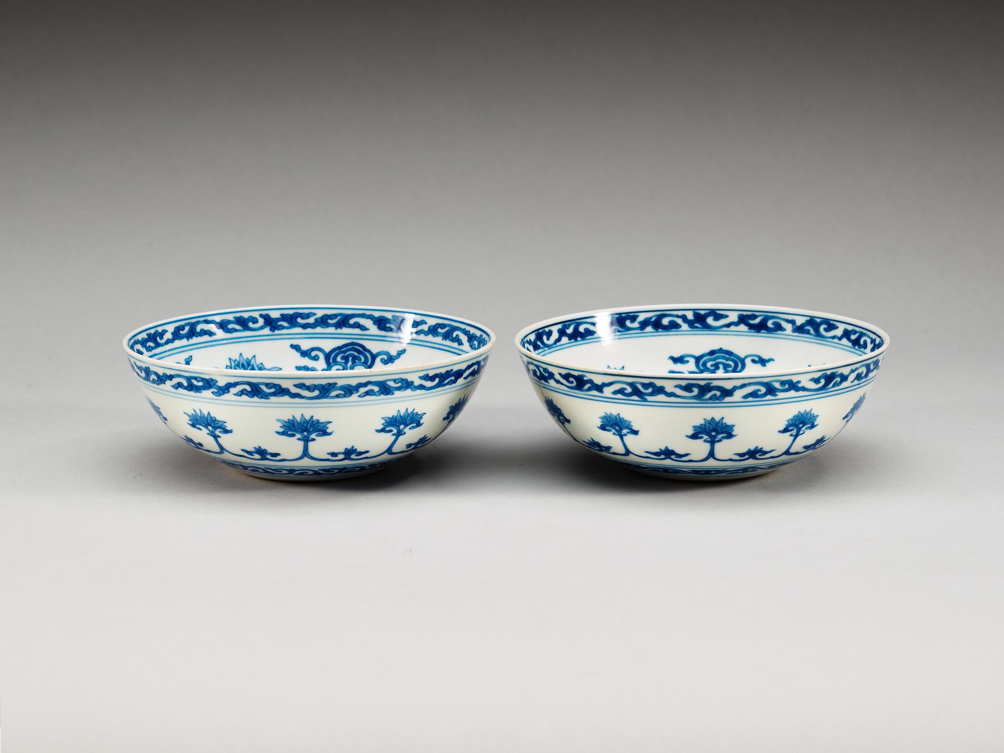 A pair of blue and white bowls, Qing dynasty,  18th Century.