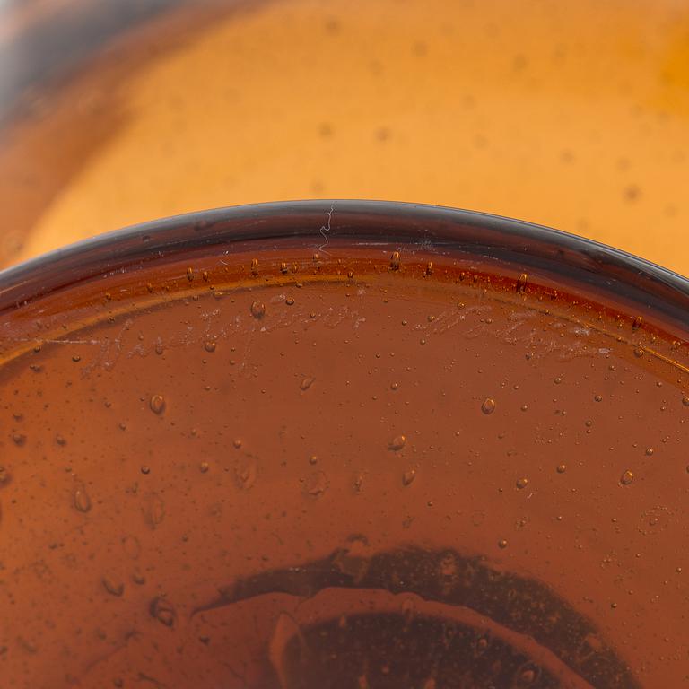 Kaj Franck, båskål, karaff och skål, Sargasso-serien, signerade Nuutajärvi Notsjö. Serien formgiven under 1960-telet.