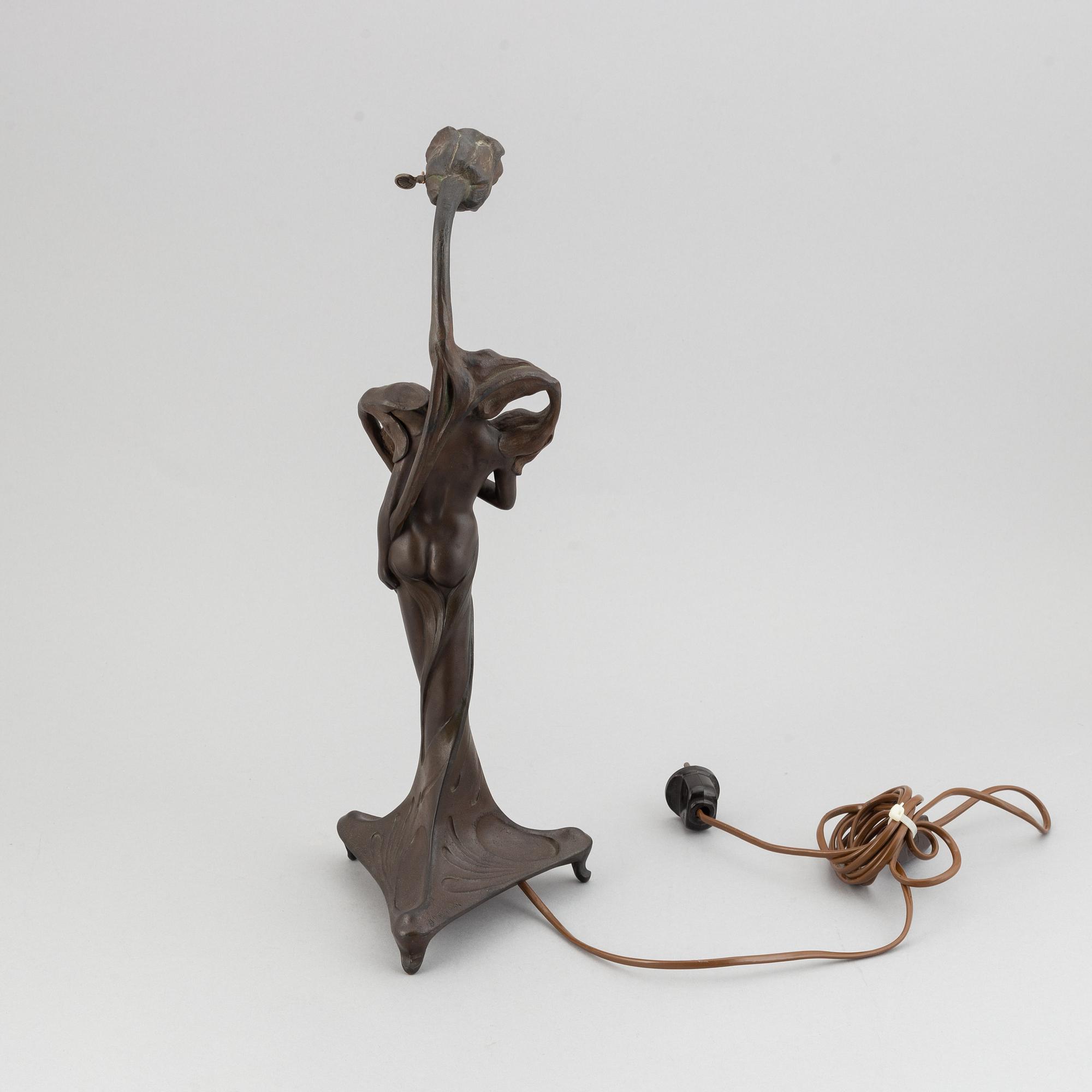 Alf Wallander, an Art Nouveau patinated bronze table lamp, AB Förenade konstgjuterierna, Stockholm 1898-1900.