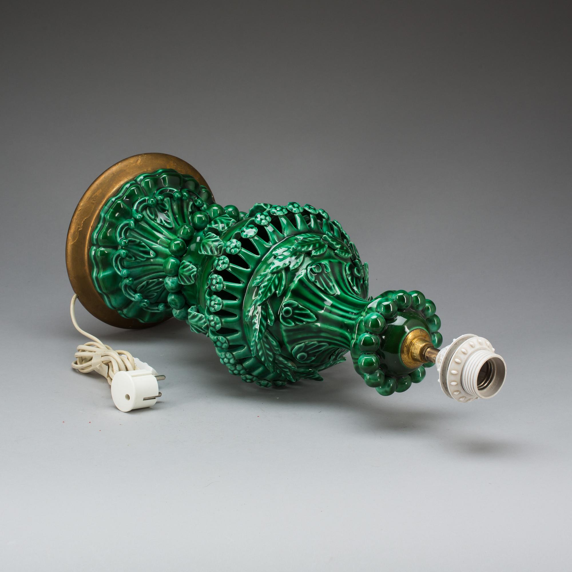 BORDSLAMPA, porslin, 1900-talets andra hälft.