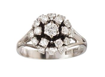 640. RING, set with brilliant cut diamonds, tot. 0.93 cts.