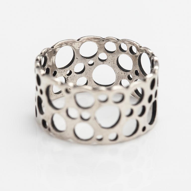 Liisa Vitali, A silver ring "Pitsi". Aatos Johannes Hauli, Helsinki 1968.