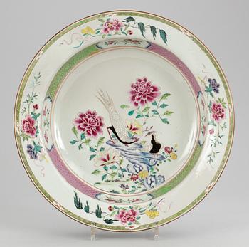 389. A large famille rose basin, Qing dynasty, Qianlong (1736-95).