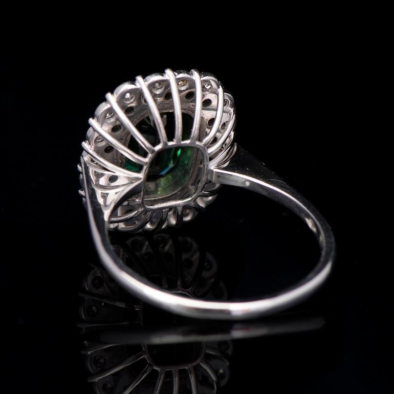 SORMUS, viistehiottu turmaliini, 8/8-hiotut timantit. A. Tillander, Helsinki 1975.