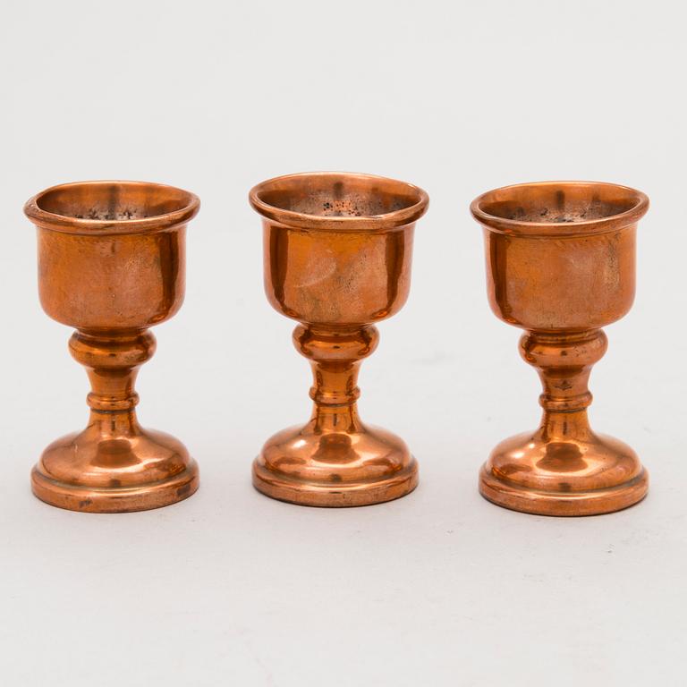ÄGGKOKARE, med äggkoppar och bricka, koppar och tenn, 1800-talets slut.