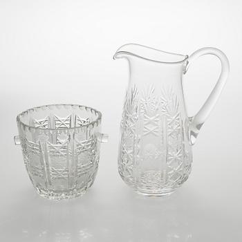 Lasisto, 68 osaa, kristallia.1900-luvun toinen puoli.