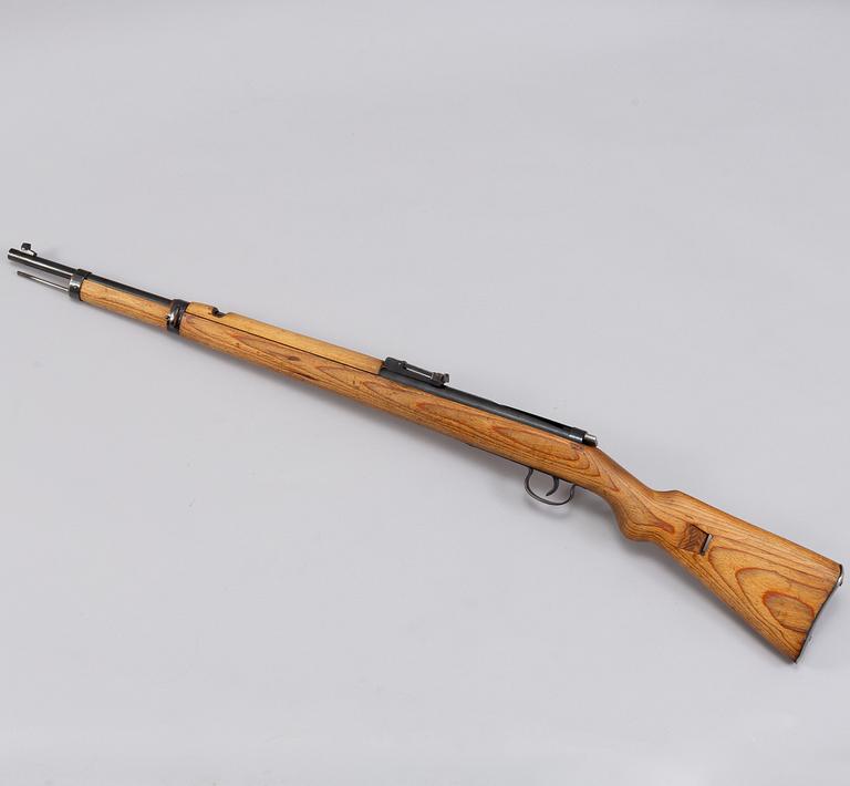 A mid 20th century Mars 115 airgun.