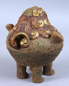 RÖKELSEKAR, porslin, Japan, Satsuma, 1900-tal.