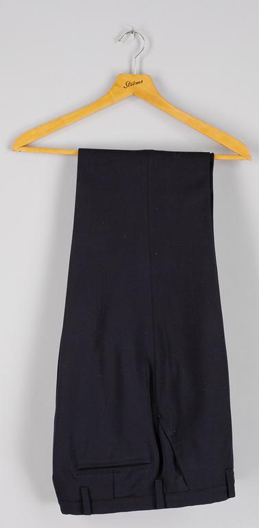 UNIFORM FÖR KOMMENDÖRSKAPTEN FÖR SVENSKA KUNGL. FLOTTAN, 12 delar, 1900-talets mitt/andrahälft.