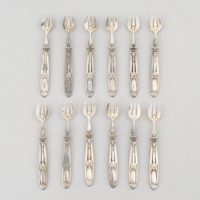 Ostrongafflar, 12 st, silver, Paris, Frankrike omkring år 1900.
