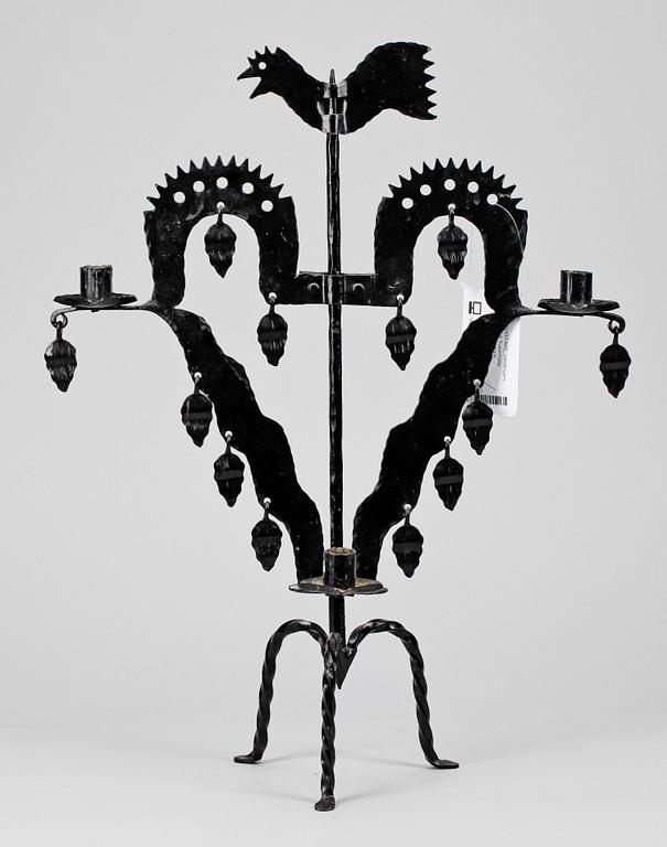 LJUSSTAKE, smidesjärn, allmogestil, s.k Tuppstake, 1900-talets andra hälft.