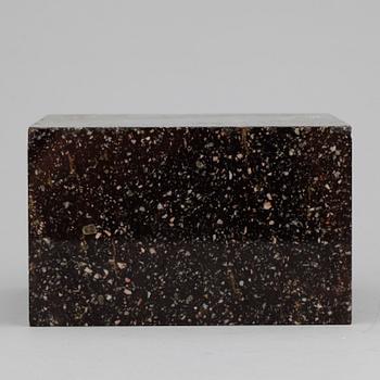 SOCKEL, porfyr, 1800-tal.