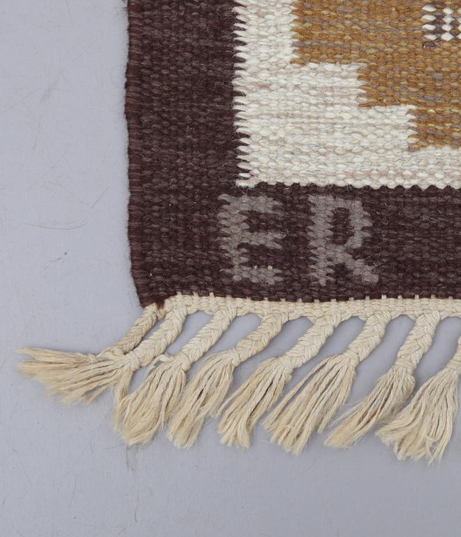 MATTA, rölakan, monogramsignerad ER. Ca 205 x 141 cm.