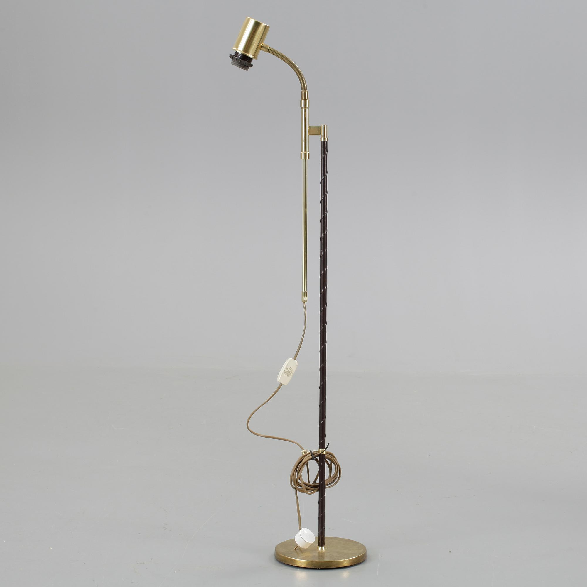GOLVLAMPA, mässing och läder, 1900-talets mitt.