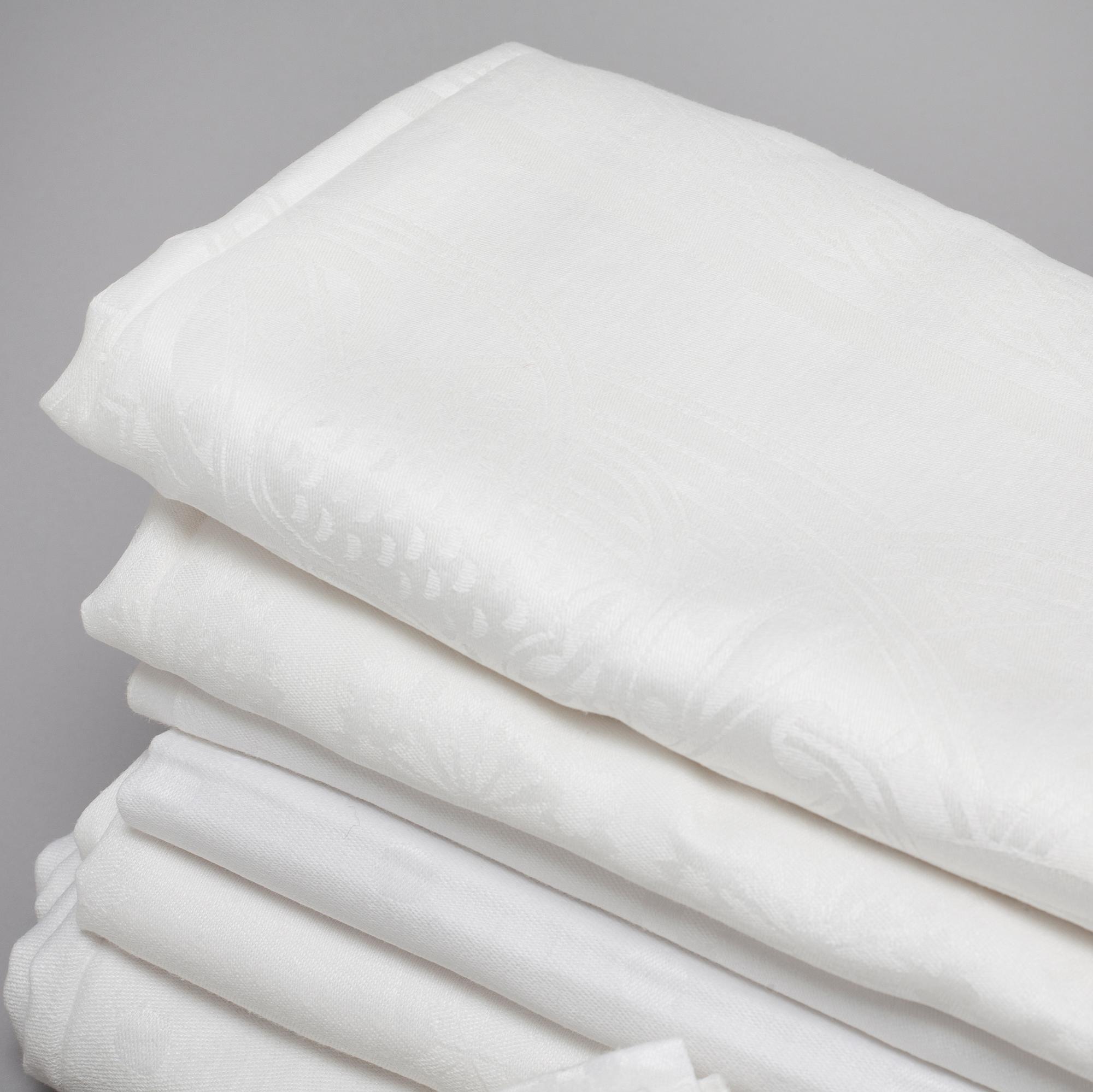 30 pieces of linen, 20th century.