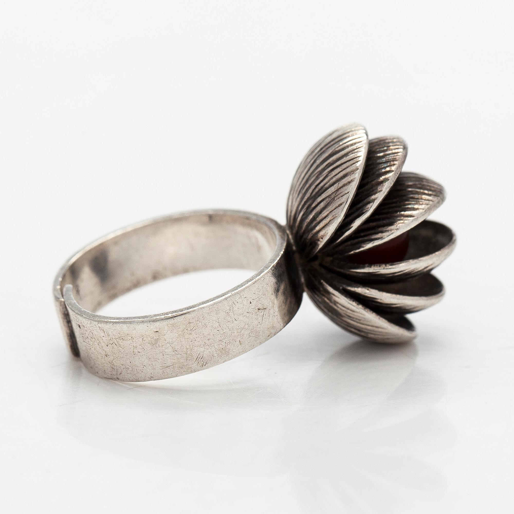 Elis Kauppi, sormus, karneoli, hopea, Kupittaan Kulta, Turku, 1970.