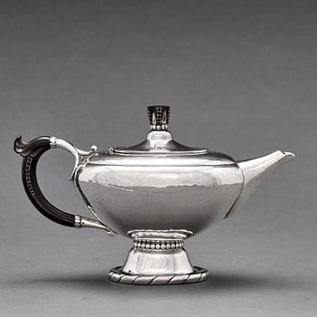 Georg Jensen, a 4 pieces coffee and tea service, Copenhagen 1915-19, 830/1000 silver. Design nr 88.