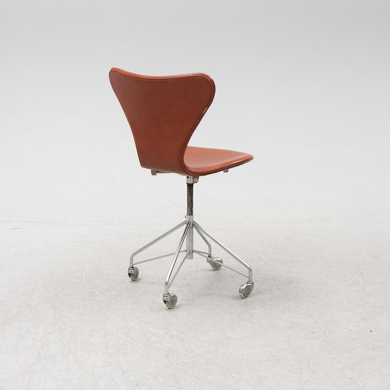 Arne Jacobsen, kontorsstol, "Sjuan", Fritz Hansen, Danmark, 1970.