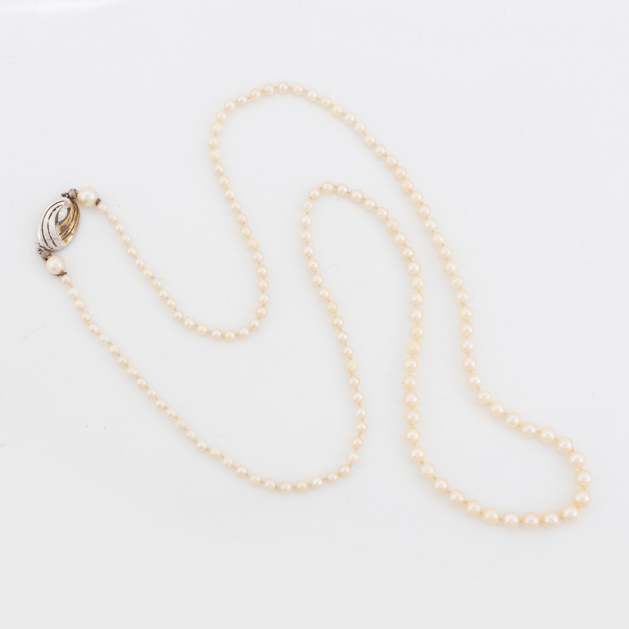 Pärlcollier med odlade pärlor.