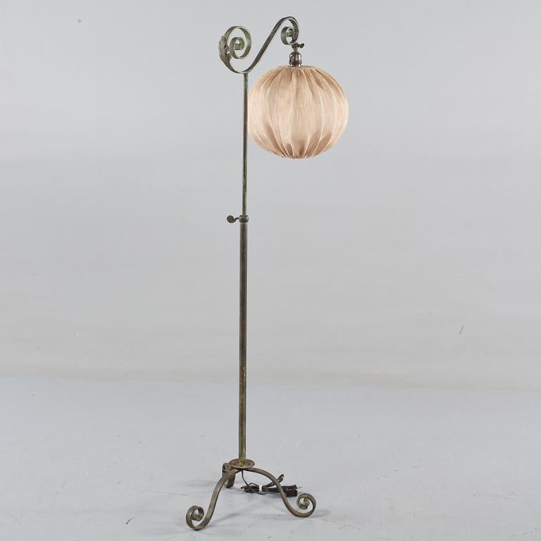 GOLVLAMPA, 1900-talets första hälft.