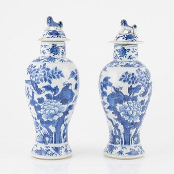 Five blue and white porcelain pieces, China, Qing dynasty, 18th-19th century.