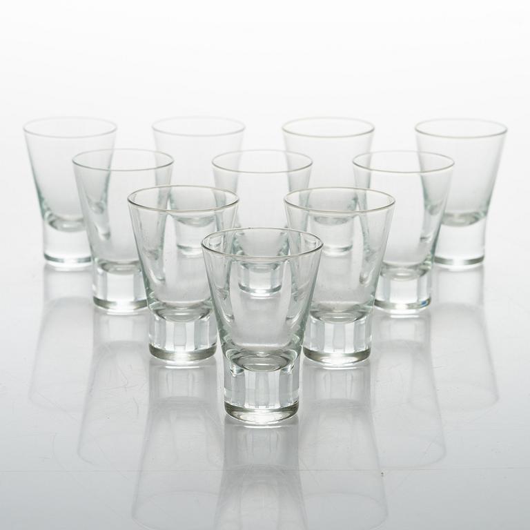 GÖRAN HONGELL, A glass table ware set of 16 pcs for Iittala, model "Aarne", designed in 1949.