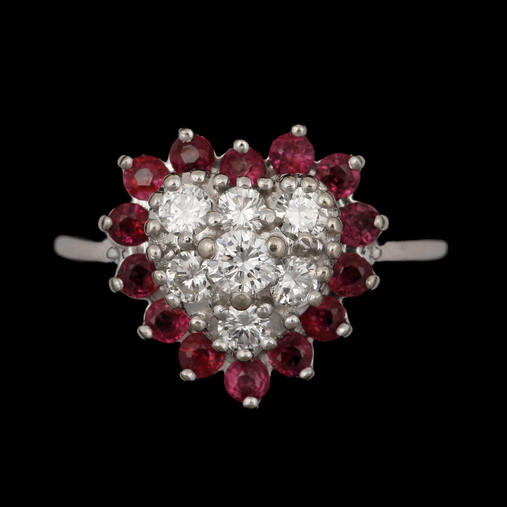 RING, 14k vitguld med rubiner och diamanter tot ca0,40ct. 2000-tal. Vikt 4,7g.