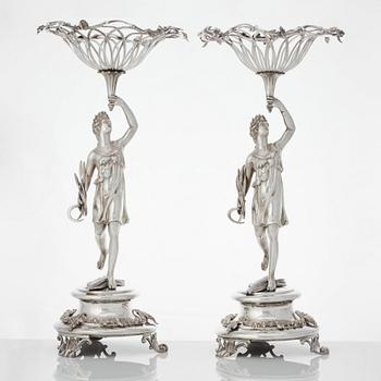 Gustaf Möllenborg, praktskålar, ett par lika, silver, Stockholm 1832. Nyrokoko.