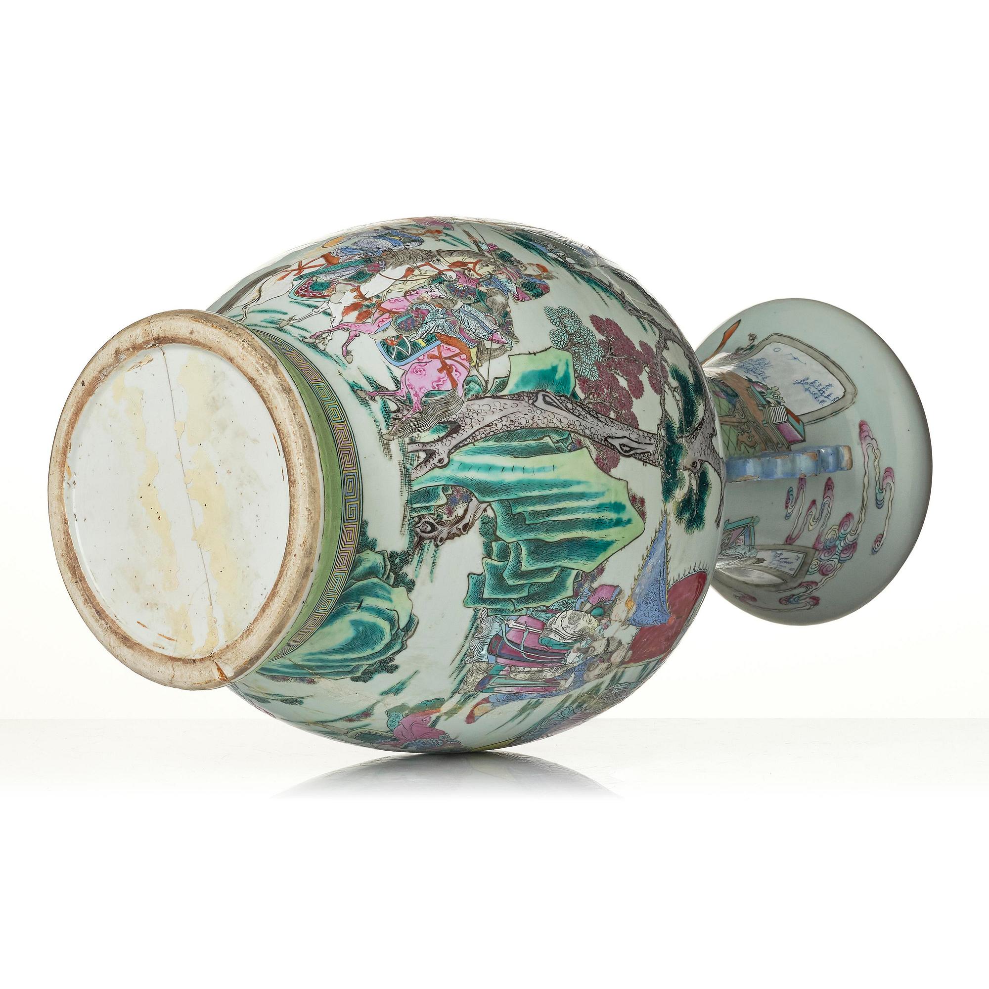 Praktvaser, ett par, porslin. Qingdynastin, 1800-tal.