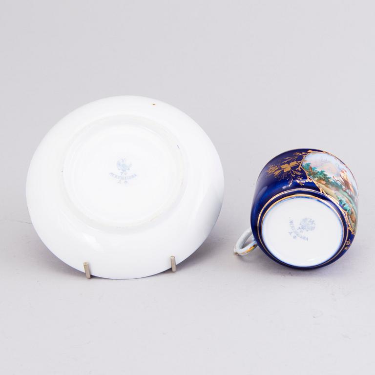 A 10-piece Kuznetsov porcelain tea set, Russia 1892-1917.