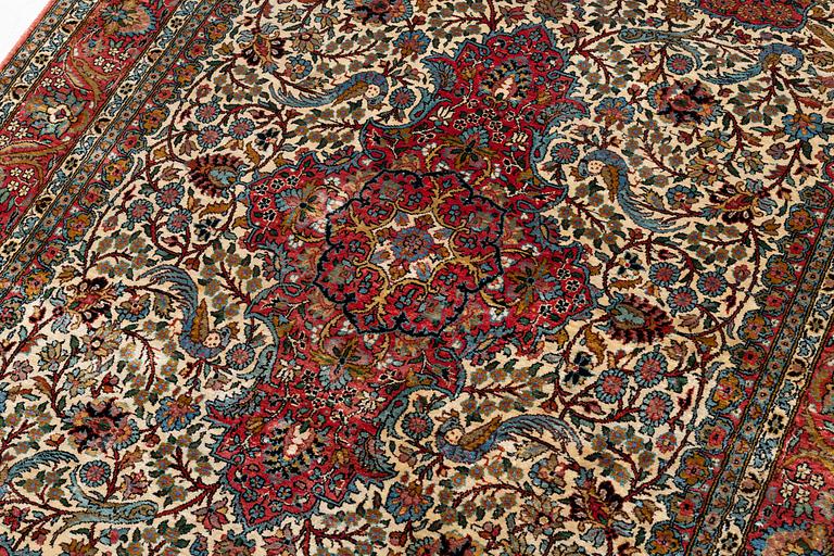Matta, ghom, silke, 185 x 124 cm.