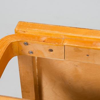 Alvar Aalto, bord / sidobord, modell 87, för O.Y. Huonekalu- ja Rakennustyötehdas A.B. tidigt 1950-tal.