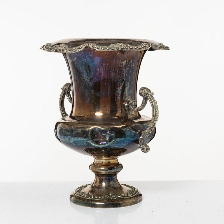 Champagne cooler, silver plate, circa 1900.