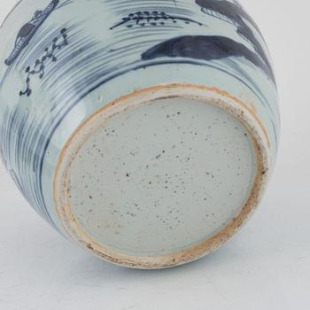 A Chinese blue and white jar, Qing dynasty, 19th Century.