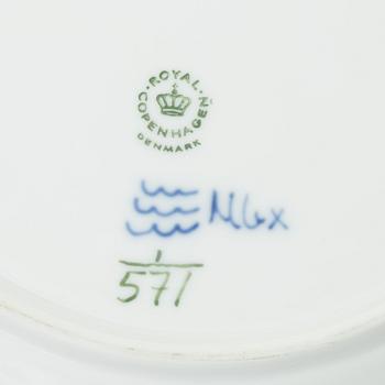 Royal Copenhagen, Service 82 pieces, Musselmalet, half lace.