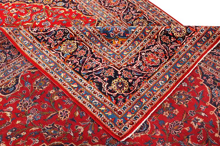 A Keshan carpet, c. 380 x 255 cm.