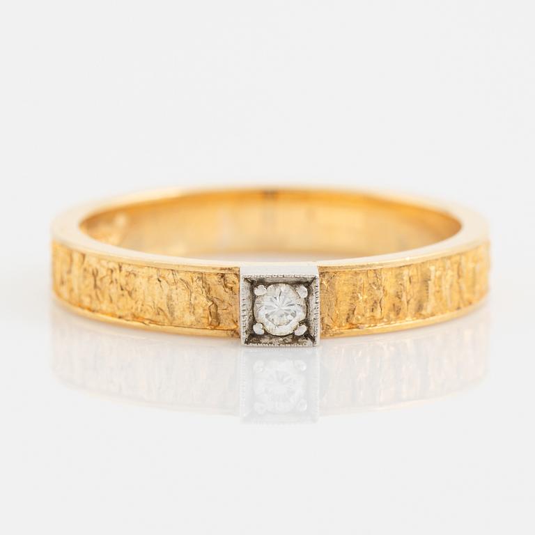 Björn Weckström, Ring "Timanttikihla", 18K guld, briljantslipad diamant 0.04 ct. Lapponia 1968.
