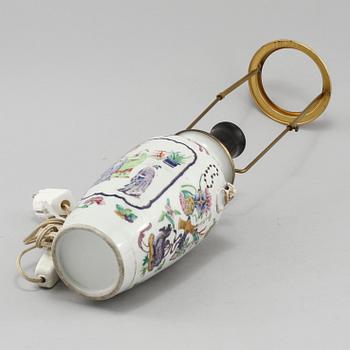 BORDSLAMPA, porslin, Kina, 1900-tal.