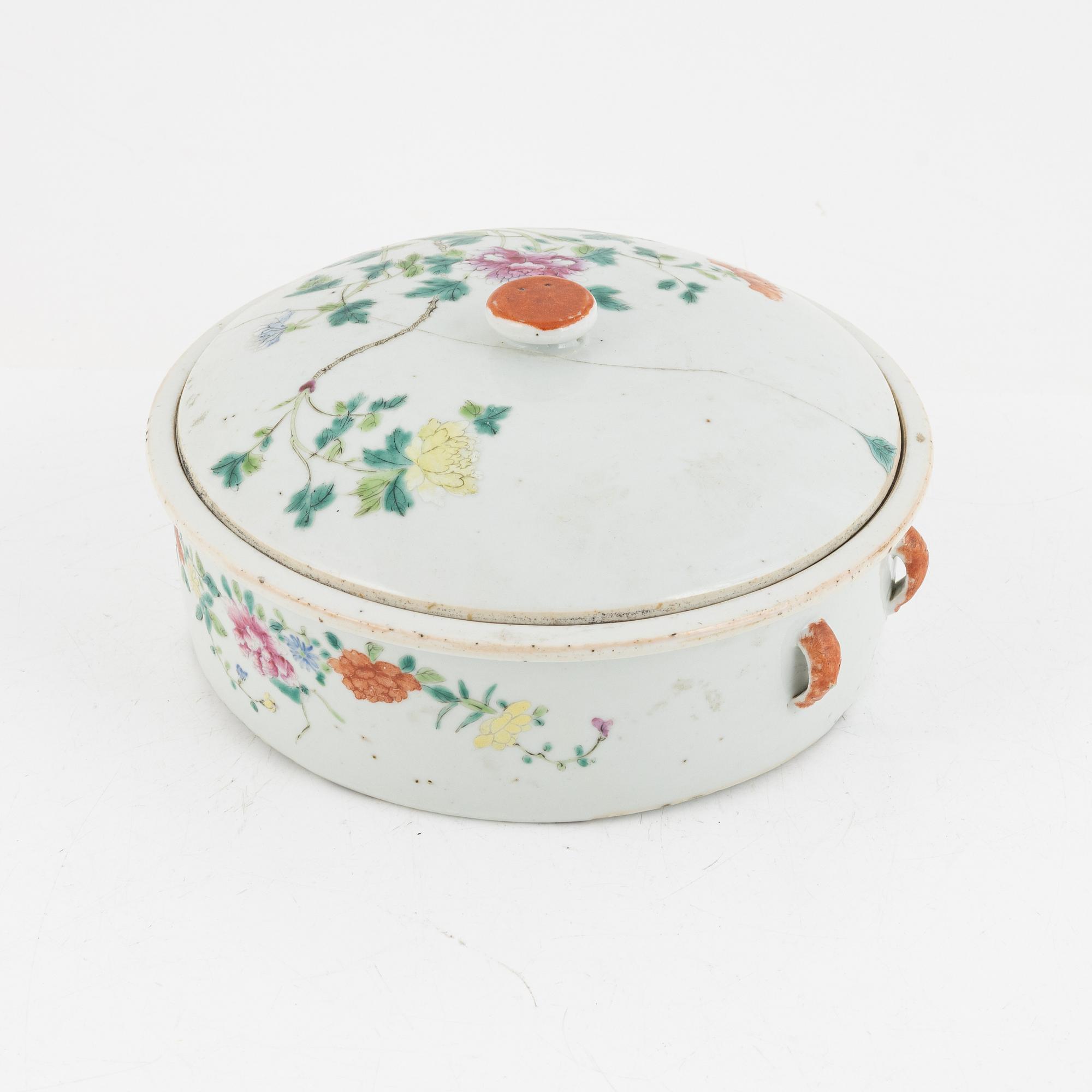 Karott med lock, porslin, Kina, 1800-tal.