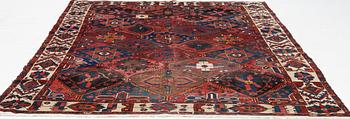 Rug, semi-antique, Chahar Mahal/Bakhtiari, approx. 290 x 204 cm.