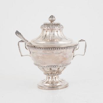 Sockerskål med lock, silver, Gustaf Möllenborg, Stockholm 1862.