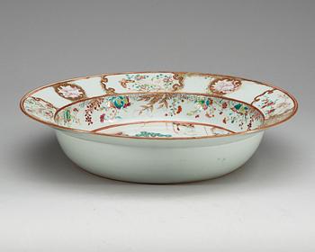 A famille rose basin, Qing dynasty, Qianlong (1736-95).