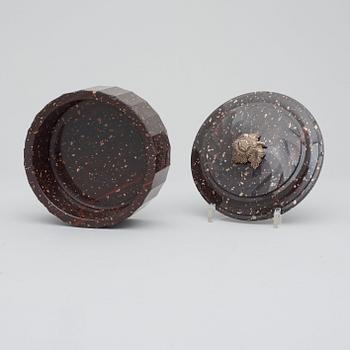 SMÖRASK MED LOCK. Älvdalen, 1800-talets början. Empire.
