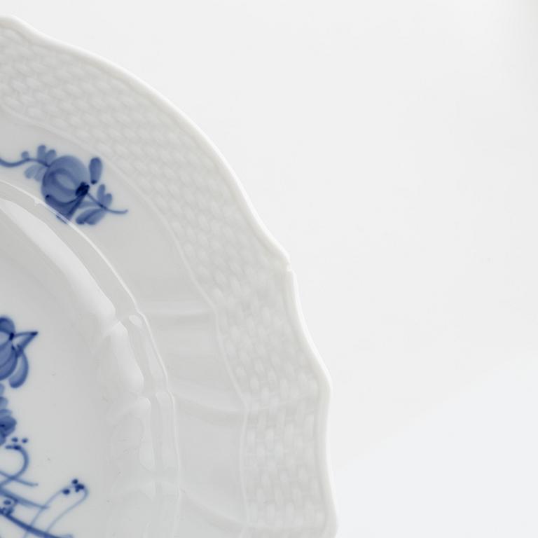 Royal Copenhagen, dining and coffee service, 88 pieces, porcelain, "Blå Blomst", Denmark.