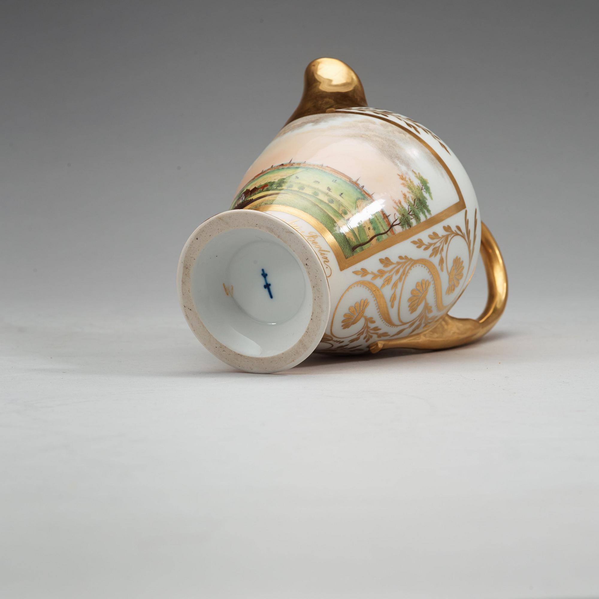 KAFFESERVIS, nio delar, porslin. Berlin, Empire, 1800-talets första hälft.