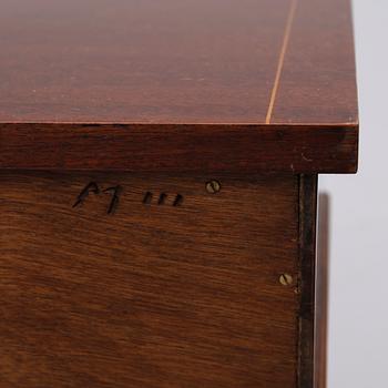 SIDEBOARD, England, 1900-talets andra hälft.