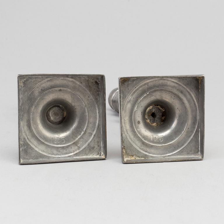 A PAIR OF EMPIRE PEWTER CANDLESTICKS, first half of the 19th century.