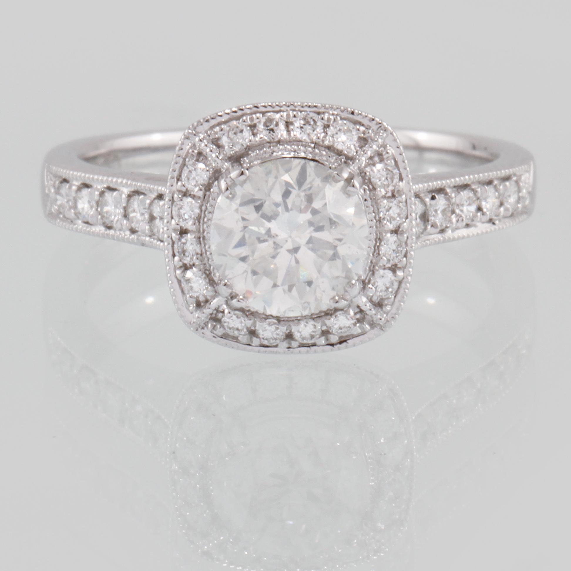 RING, 18K vitguld med briljantslipad diamant 0.95 ct samt små briljantslipade diamanter 0.22 ct. Vikt 4,3 gram.